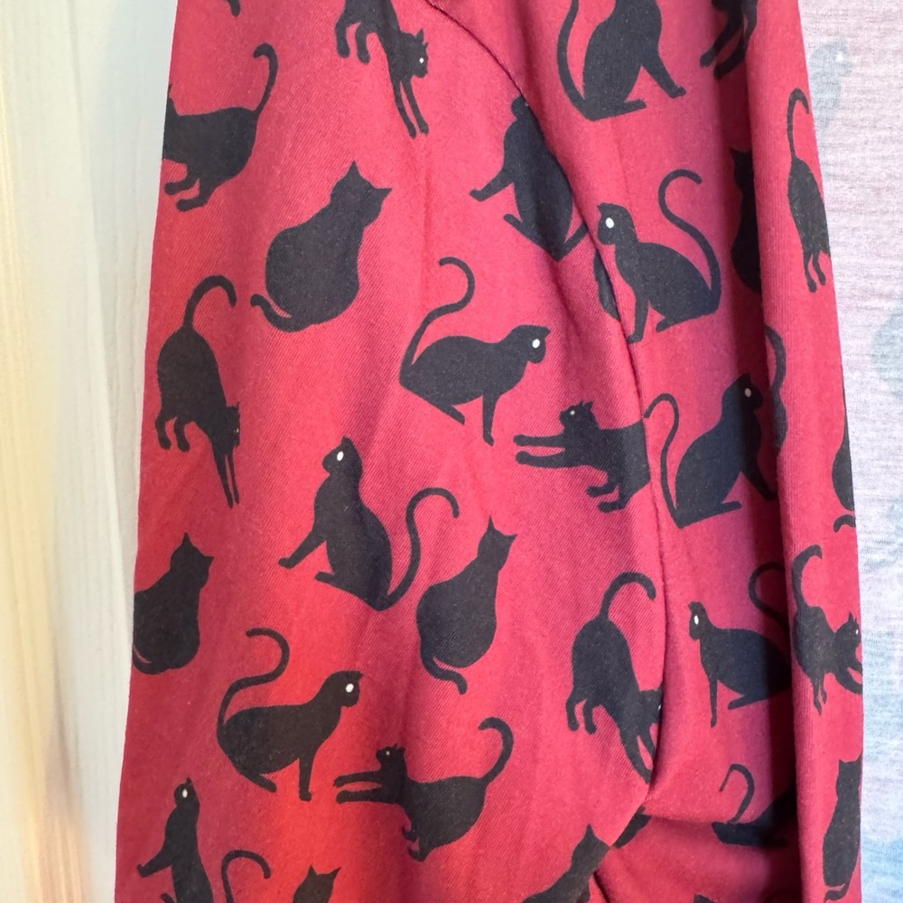 Chic Cat Patterned Robe - Deep Red - Picture 2 of 3